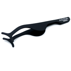 Alezem Beauty eyelash applicator in gorgeous black color, best tool for your eyelashes. apply lashes with alezem beauty lash applicator best brand of cosmetics in Pakistan.
