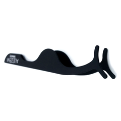 Alezem Beauty eyelash applicator in gorgeous black color, best tool for your eyelashes. apply lashes with alezem beauty lash applicator best brand of cosmetics in Pakistan.